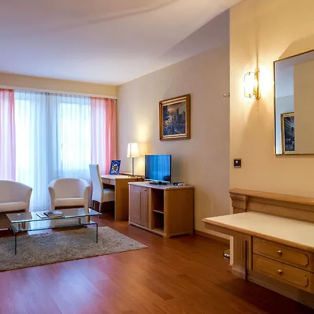 Hotel Century 4*