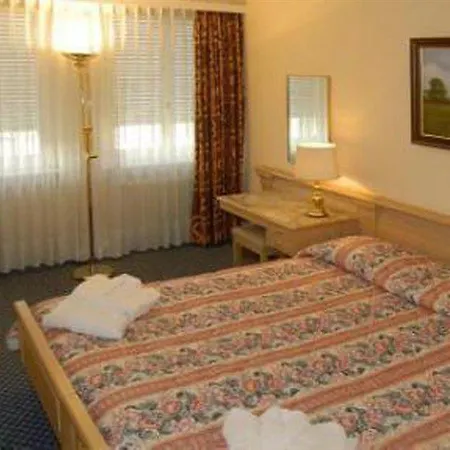 Hotel Century 4*